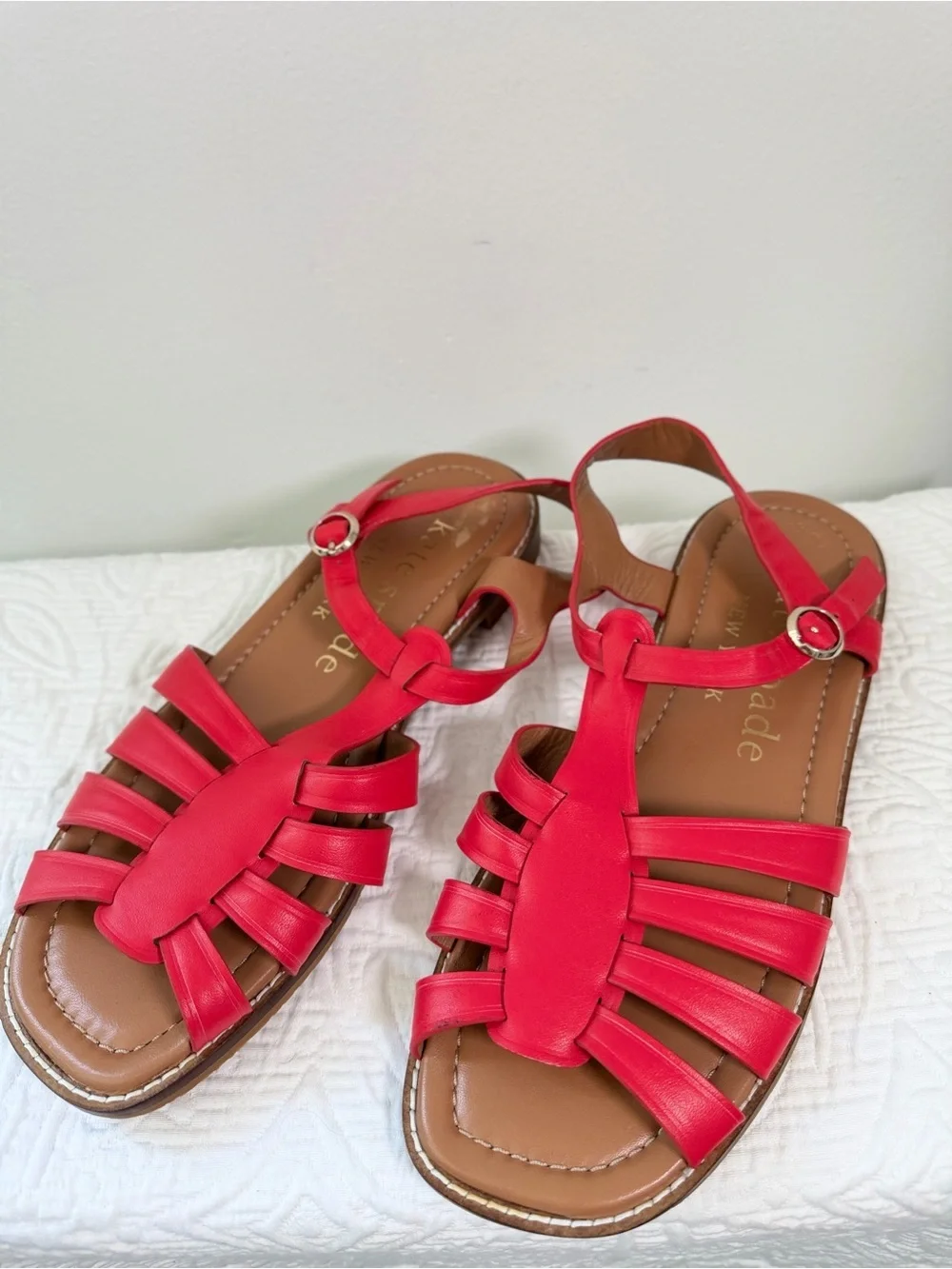 Kate Spade New York Wonder Neon Pink Flat Sandals NWOB 8
